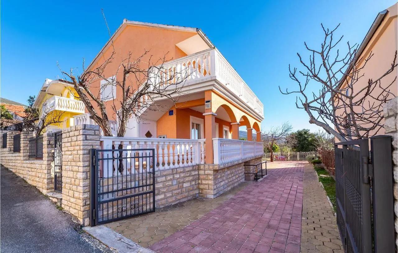 Beautiful Apartment In Krusevo With Kitchen  Krusevo (Zadar)