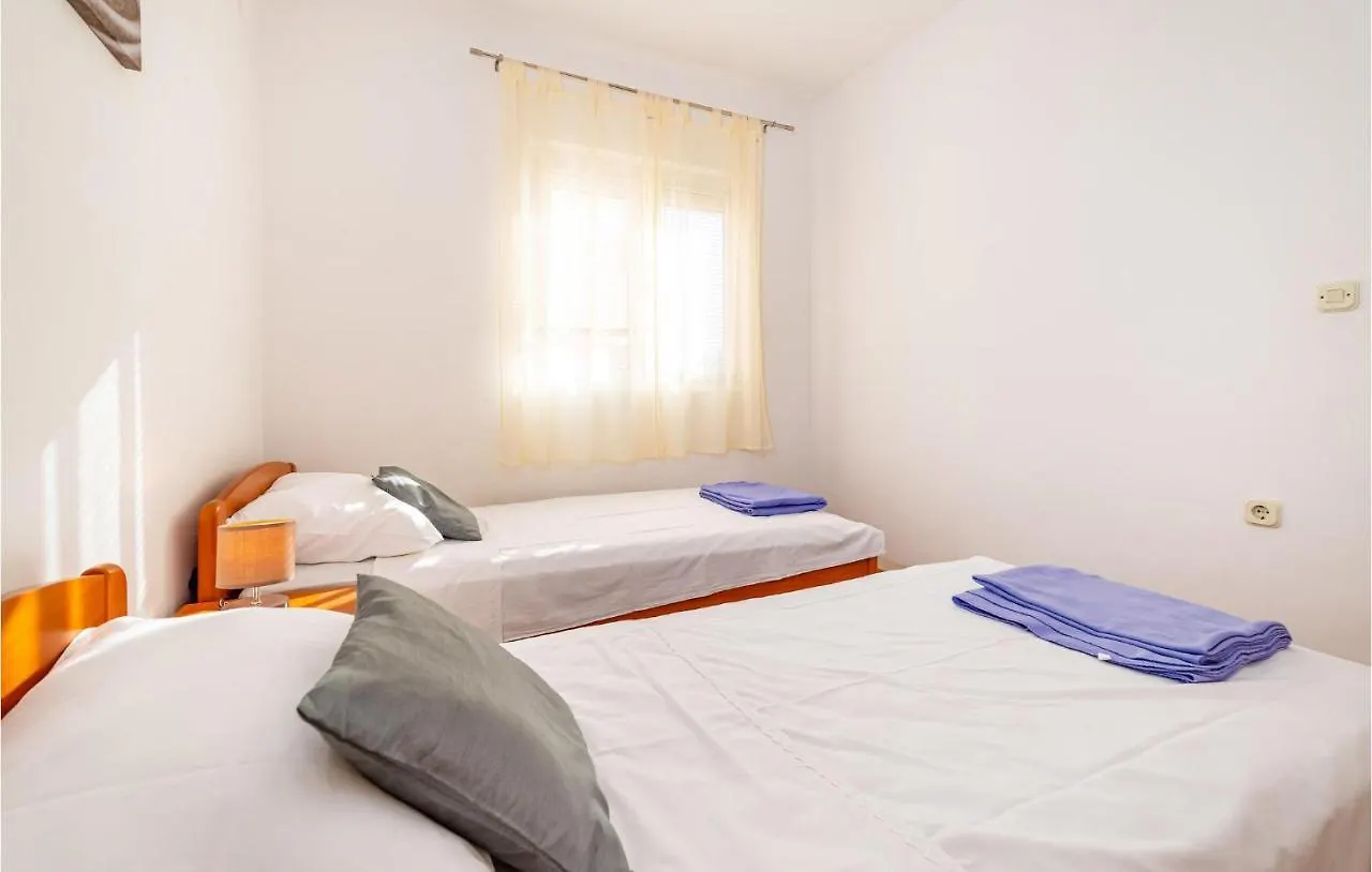 Beautiful Apartment In Krusevo With Kitchen  Krusevo (Zadar)